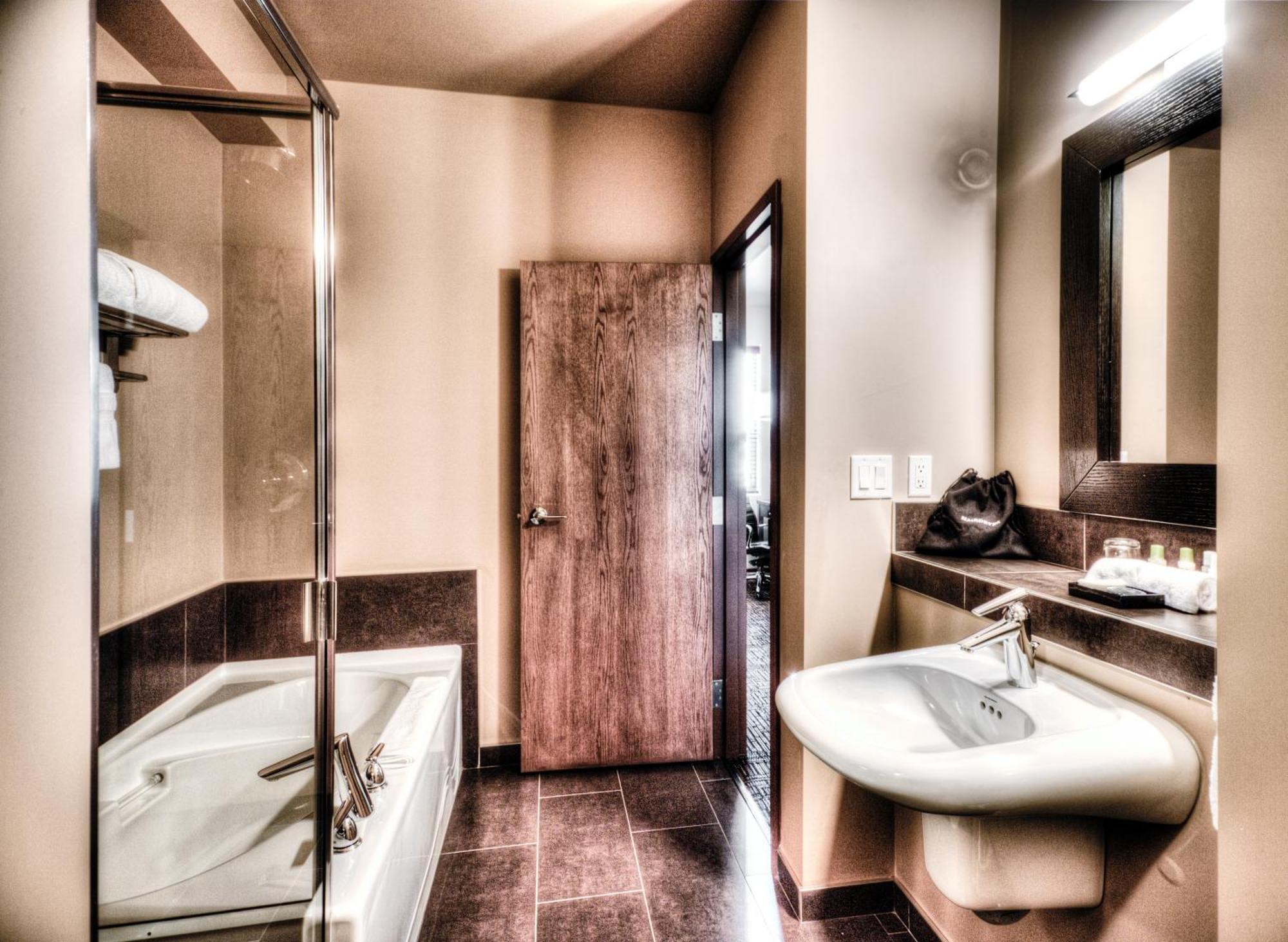 Podollan Inn & Spa - Grande Prairie Pokoj fotografie